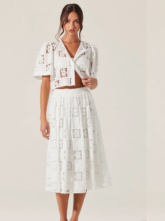 Astr Dresses & Skirts - ASTR White Eyelet Andolina Midi Skirt